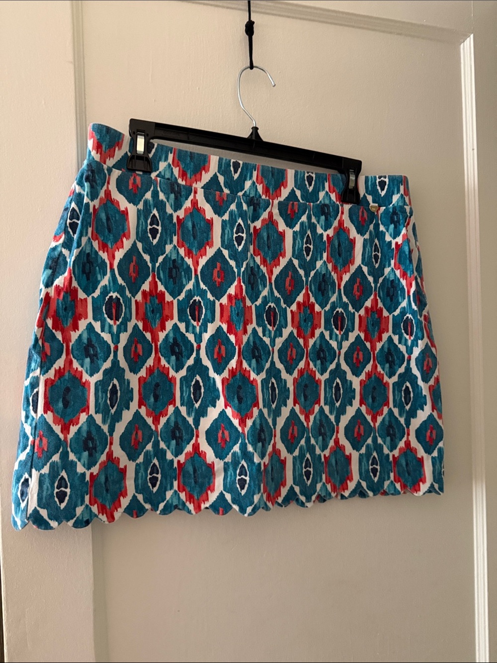 Jones New York Teal, Red & White Geometric Scallop-Hem Mini Skirt